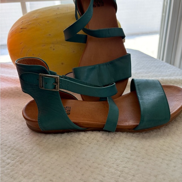 Miz Mooz Women's Alanis Turquoise Leather Strappy Flat Sandals Size 36 US 6 - Picture 6 of 7